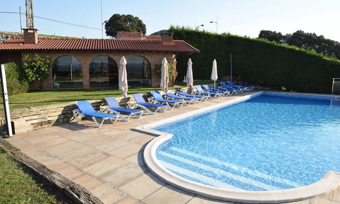 Mogro Cabaña | Apartamento de lujo con piscina y pista de tenis. Frente playa de Usil-Mogro