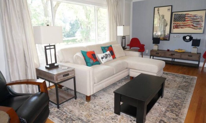 Kalamazoo Apartamento | Luxury Apartment with Patio