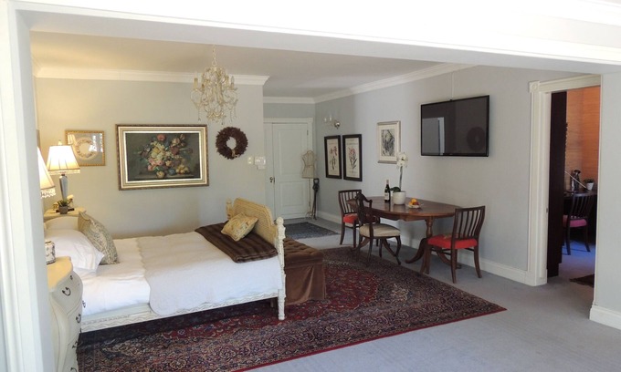 Walmer Cabaña | APARTAMENTO de lujo con entrada privada en un hermoso jardín indígena.