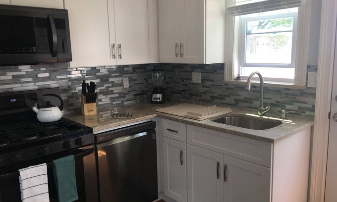 Asbury Park Apartamento | Apto de lujo! 2 y 1/2 cuadras al océano. Loc en el segundo piso 3bd / 2bth balcón!