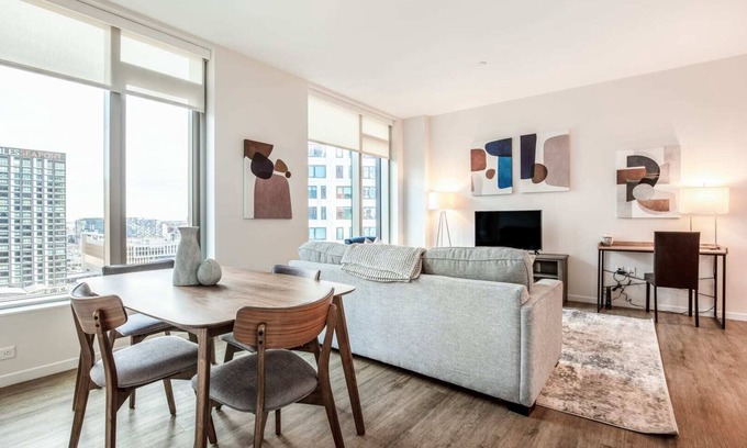 Seaport District Apartamento | Luxury Apt in Seaport with Gym and Pool