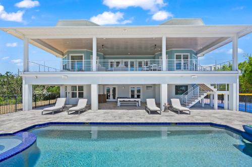 Crescent Beach Casa | Luxury At The Beach Waterfront w Dock Pool 4 Beds