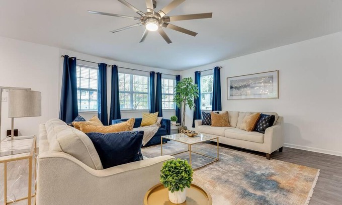 Sylvan Hills Casa | Luxury Atlanta Home - Self Check-in Pet Friendly Free Parking