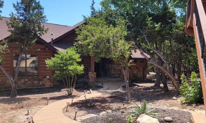 Leander Cabina | Luxury Awaits At The Wooded Bliss Cabin of Lake Travis