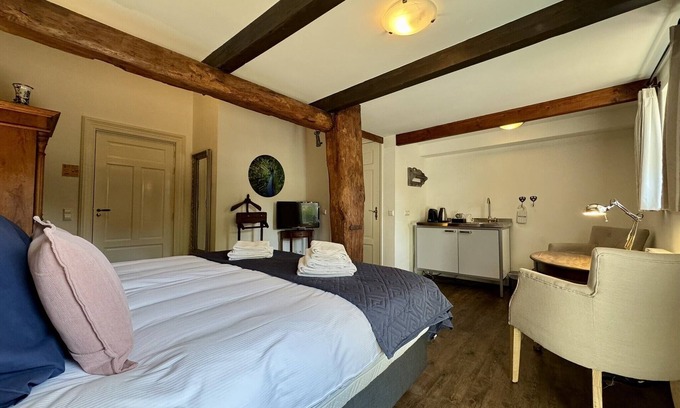 Wilsum Cama Y Desayuno | Luxury B&B room at Hofstede de rieke Smit - room 1