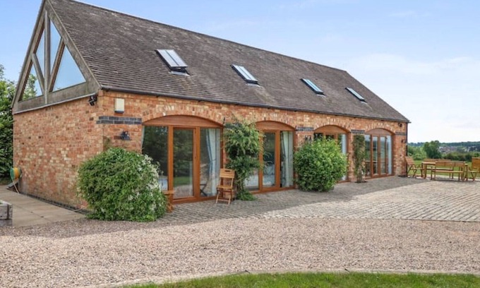Gotham Cabaña | Luxury barn / stables (sleeps 10) with hot tub