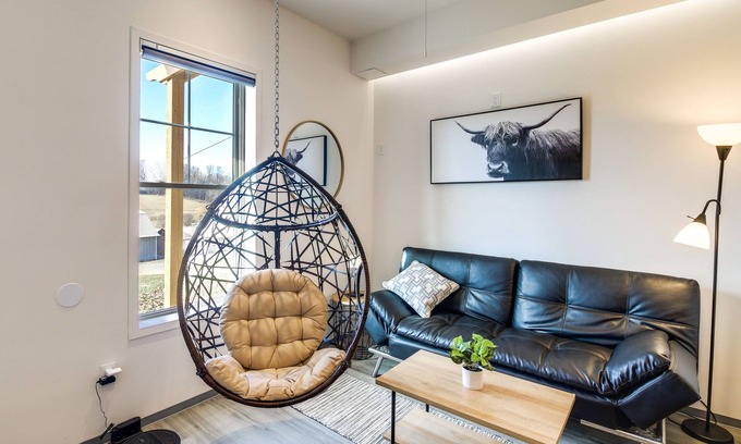 Jefferson City Apartamento | Luxury Barndo 2AS Europe Style Farm Stay Highland Cows, Chickens, Ducks