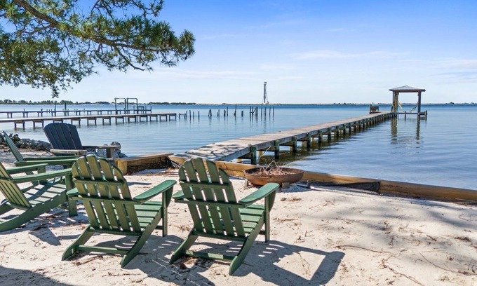 Mary Esther Casa | Luxury Bayfront Getaway | Private Pool, Pet Friendly, Boat Access | Sleeps 13