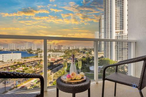 Sunny Isles Beach Hotel | Luxury Bayfront Studio with Balcony Amazing Pool