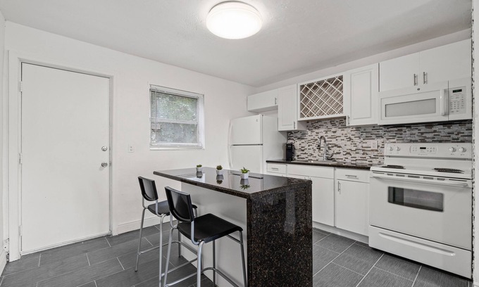 Palm Beach - West Palm Beach Casa | Luxury Beach Condo Getaway with fast Wifi