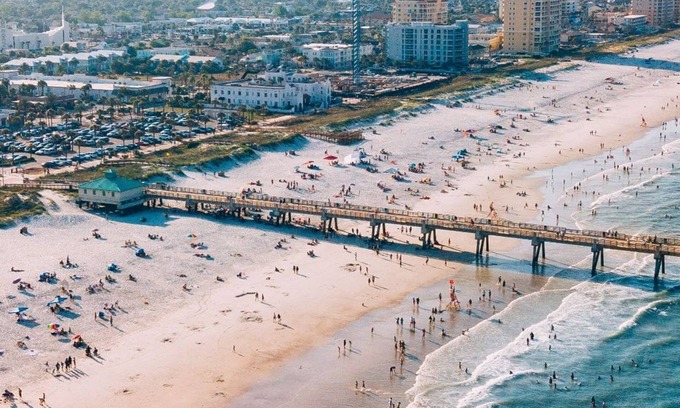 Jacksonville Beach Casa | Luxury Beach Home Sauna Cold Plunge E-bikes