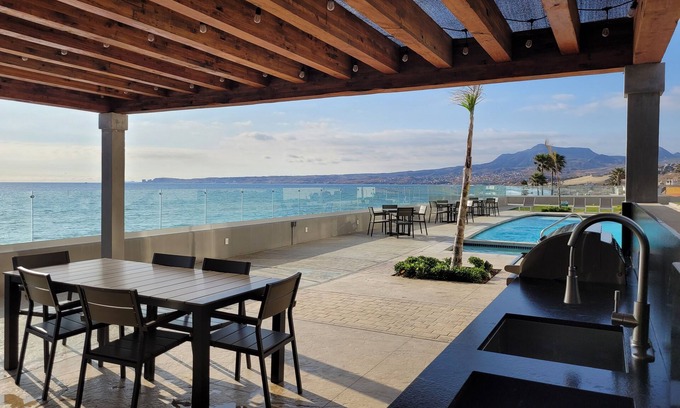 Primo Tapia Condominio | Luxury Beachfront Condo in Rosarito with Pool & Jacuzzi
