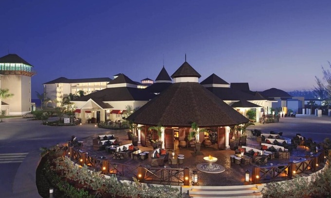 Montego Bay Complejo | Luxury Beachfront All Inclusive Resort St. James