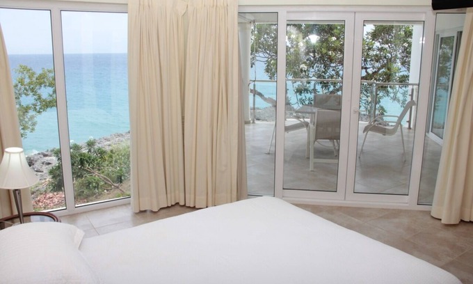 Playa Chiquita Apartamento | Condominio de lujo frente al mar con increíbles vistas al mar!