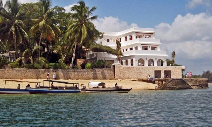 Shela Villa | Alquiler de casa en primera línea de playa de lujo, jardín piscina todas vistas al mar, Forodhani Casa Lamu