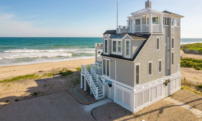 Green Hill Casa | Luxury Beachfront Home in Green Hill, sleeps 10