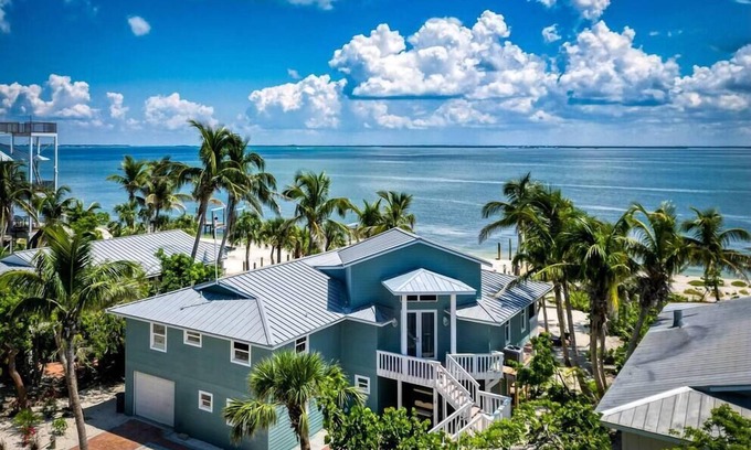 North Captiva Casa | Luxury Beachfront Home-Lit Fishing Dock, Shelling, Stunning Sunrises- Golf Cart