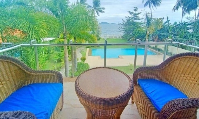 Zamboanguita Apartamento | Luxury Beachfront Condo near Apo Island