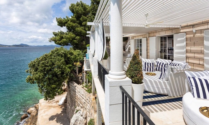Lozica Villa | Villa Dubrovnik Sea Diamant de lujo (7 +2) frente al mar con piscina privada y deck en la playa junto al mar – Dubrovnik.