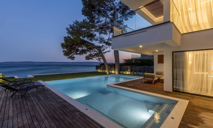 Kastela Villa | Villa de lujo frente al mar con piscina infinita
