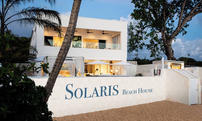Reeds Bay Villa | Villa frente a la playa (Costa de platino) con bañera de hidromasaje