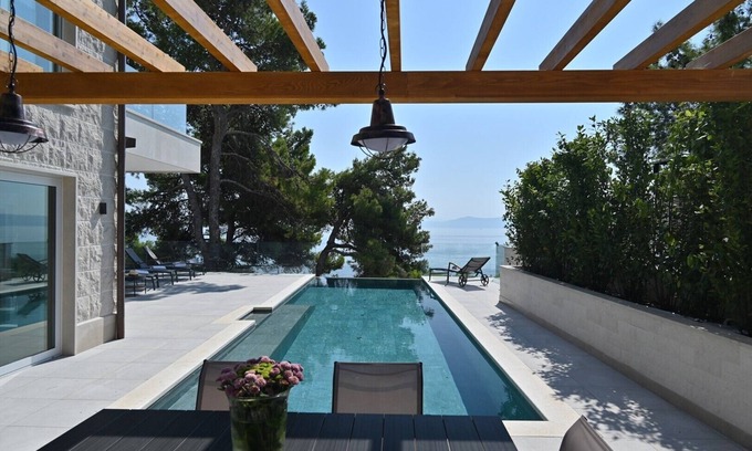Selca Villa | Villa de lujo White Bellezza, con frente al mar, piscina privada, en la playa en Sumartin - Brač