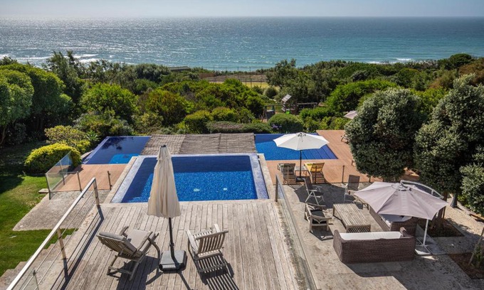 Colares Apartamento | Luxury Beachfront Villa