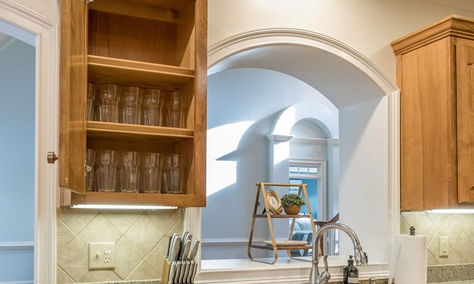 Tate Casa | LUXURY Bedding~8 Beds~Fully Stocked Kitchen~Spacious Secluded Estate ~ Sleeps 13