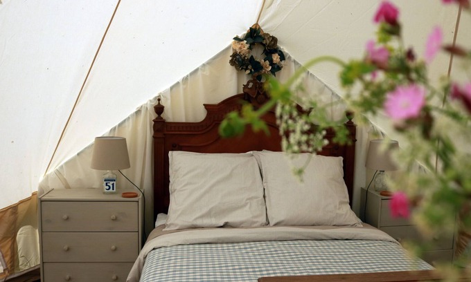 Auzances Cabina | Luxury Bell Tent Glamping en el corazón de la Francia rural
