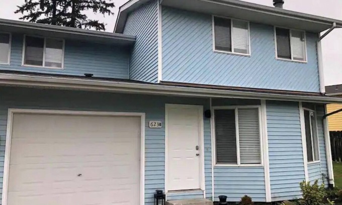 South Forest Park Casa | Luxury Brand New Remodeled 3 Bedroom Duplex!