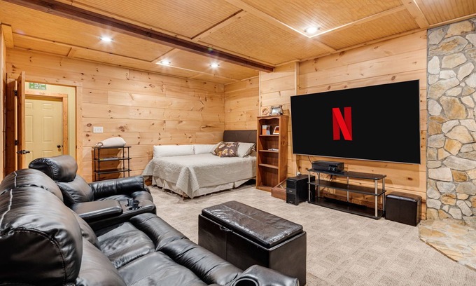 Wolf Laurel Casa | Luxury cabin in the woods.