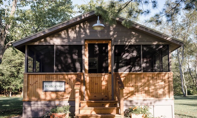Livingston Manor Cabina | Luxury Cabin on Private Catskills Estate with Waterfront