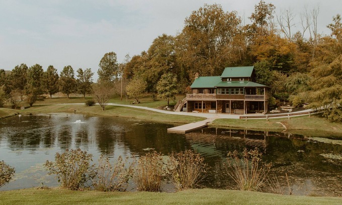 Ava Cabina | Luxury cabin on 55 private acres! Family friendly w/ hot tub, game room, hiking!