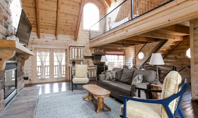 Millersburg Cabina | Impresionante cabaña: bañera de hidromasaje, cocina, sala de estar, anillo de fuego: 8 plazas