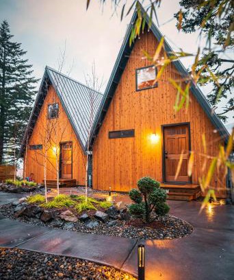 Stevenson Casa | Luxury Cabin with Outdoor Tub ArtBliss III