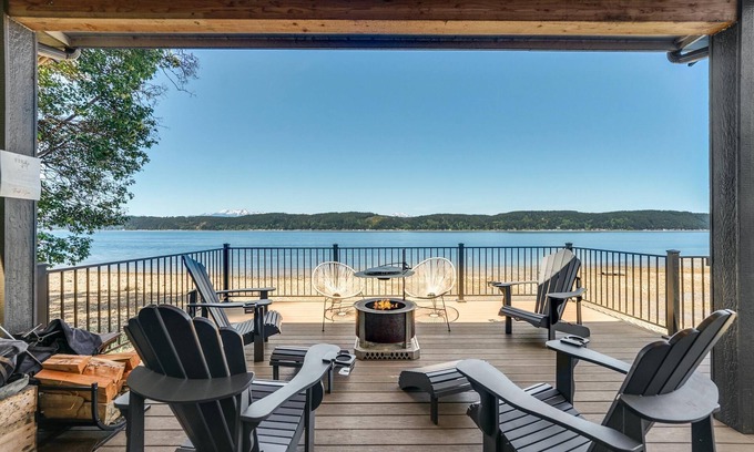 Belfair Casa | Luxury canal beachfront home w/ kayaks, private beach w/ shellfish, hot tub, AC