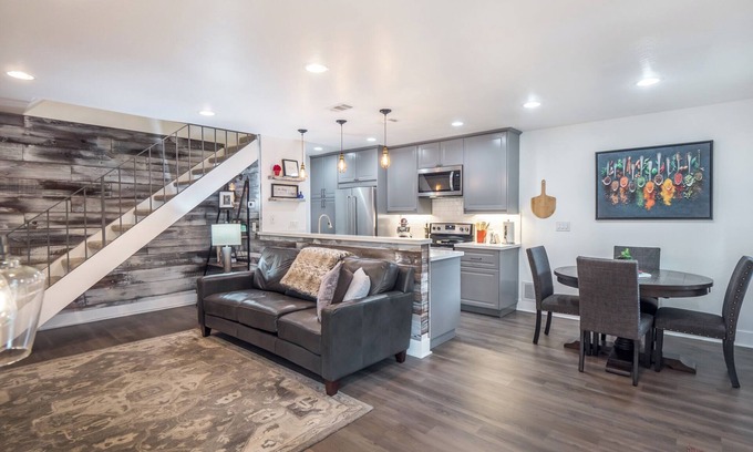 Soquel Condominio | Luxury Capitola 2 BR charmer minutes from the beach