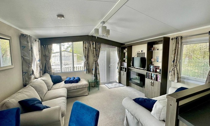 Ringwood Cabina | Luxury Caravan on Family Park near Bournemouth