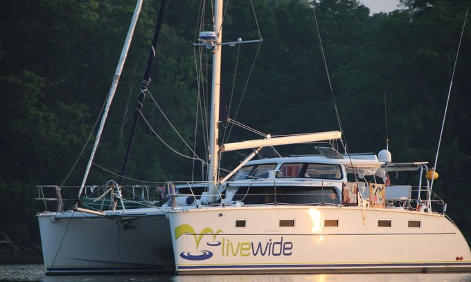 Pasadena Alquiler De Eote | Luxury Catamaran Liveaboard