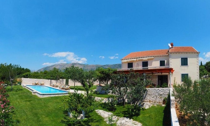 Mocici Villa | Villa de lujo en Cavtat | Villa Antonija | 4 Dormitorios | Piscina Privada | Configuración rural
