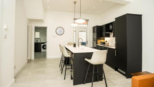 Queens Quarter Casa | Luxury Central 4 BDR house by Belfast City Breaks