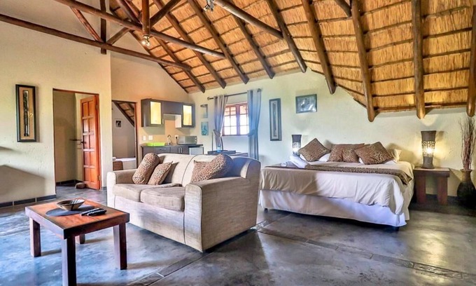 Marloth Park Chalet De Esquí | Luxury chalet 12 mi from the Crocodile Bridge Gate of the Kruger National Park!