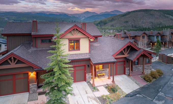Bear Crossing Casa | Luxury Chalet 1415 I Private Hot Tub I Great Views I Best Price I Discounted Attractions