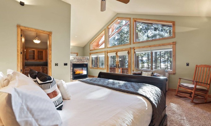 Zephyr Cove Cabina | Lake Tahoe casa personalizada con vistas al lago y jacuzzi privado