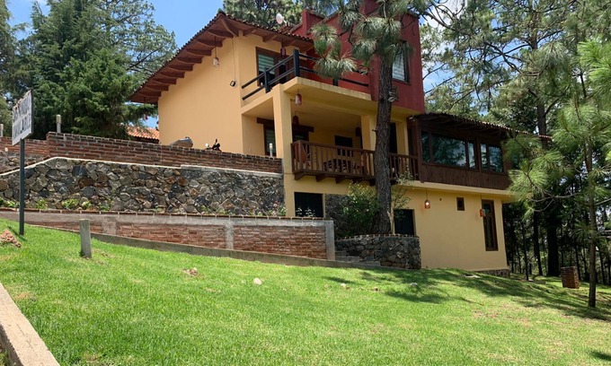 Mazamitla Chalet De Esquí | Chalet de Lujo La Esmeralda"