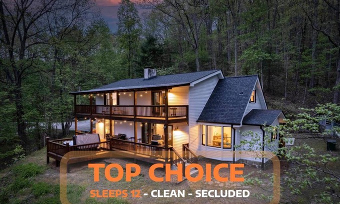 Mineral Bluff Chalet De Esquí | Luxury Chalet on 50 Acres, Hot Tub, Game Room, Mountain View & seasonal spring