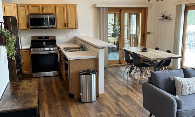 Rome Chalet De Esquí | Luxury Chalet on the Pines Golf Course!
