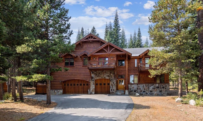 Truckee Casa | Bear Meadows Lodge - Bañera de hidromasaje - Tahoe Donner