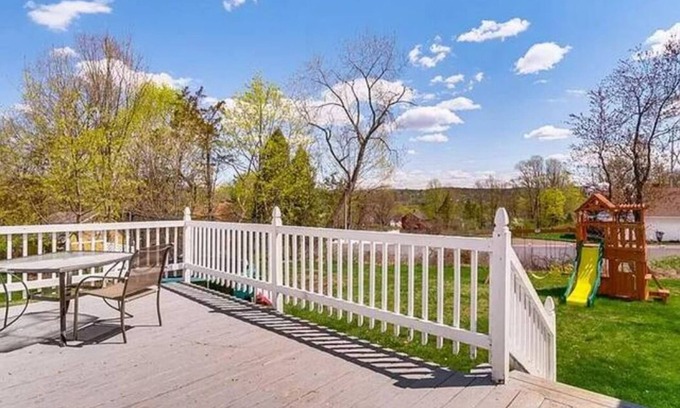 Meriden Casa | Luxury Colonial near Hiking Trail