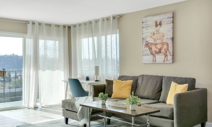 Morena Condominio | Luxury Condo | 2BR | Balcony | Washer/Dryer | Pets